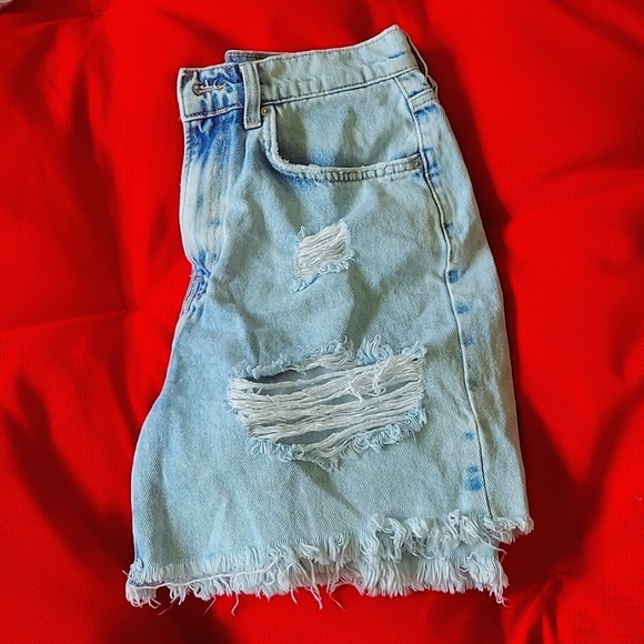 High waisted ripped Jean shorts - Picture 2 of 4